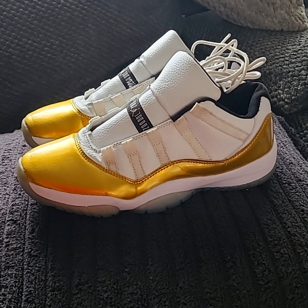 11s low top jordan gold ✨️